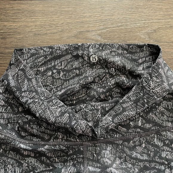 Lululemon Wunder Under Scalloped Hem Crop 23" 8 - Picture 4 of 7